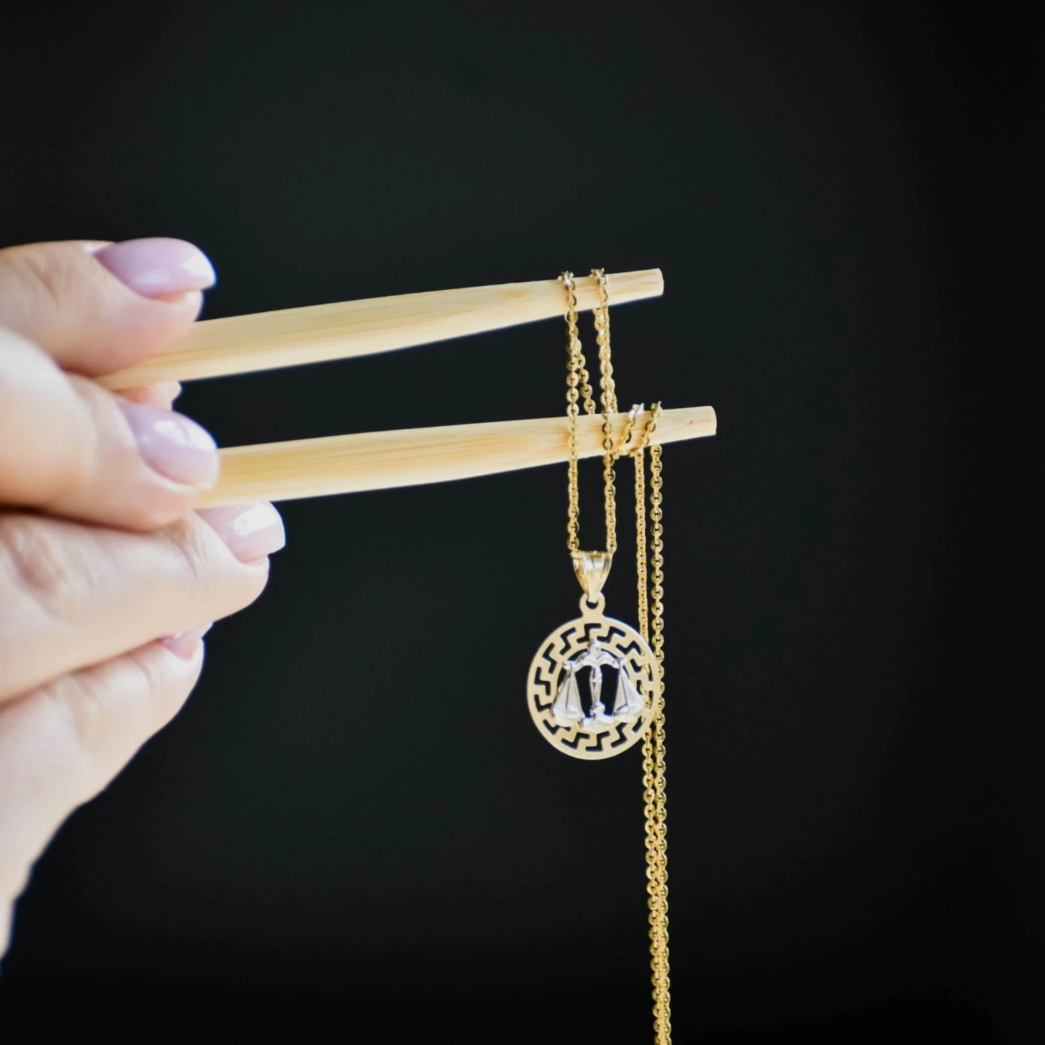 Waga znak zodiaku przywieszka pamiątka z białym złotem 585