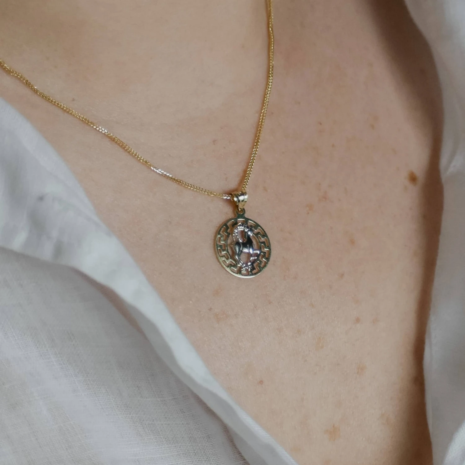 Koziorożec znak zodiaku przywieszka pamiątka Czerwone i białe złoto 585