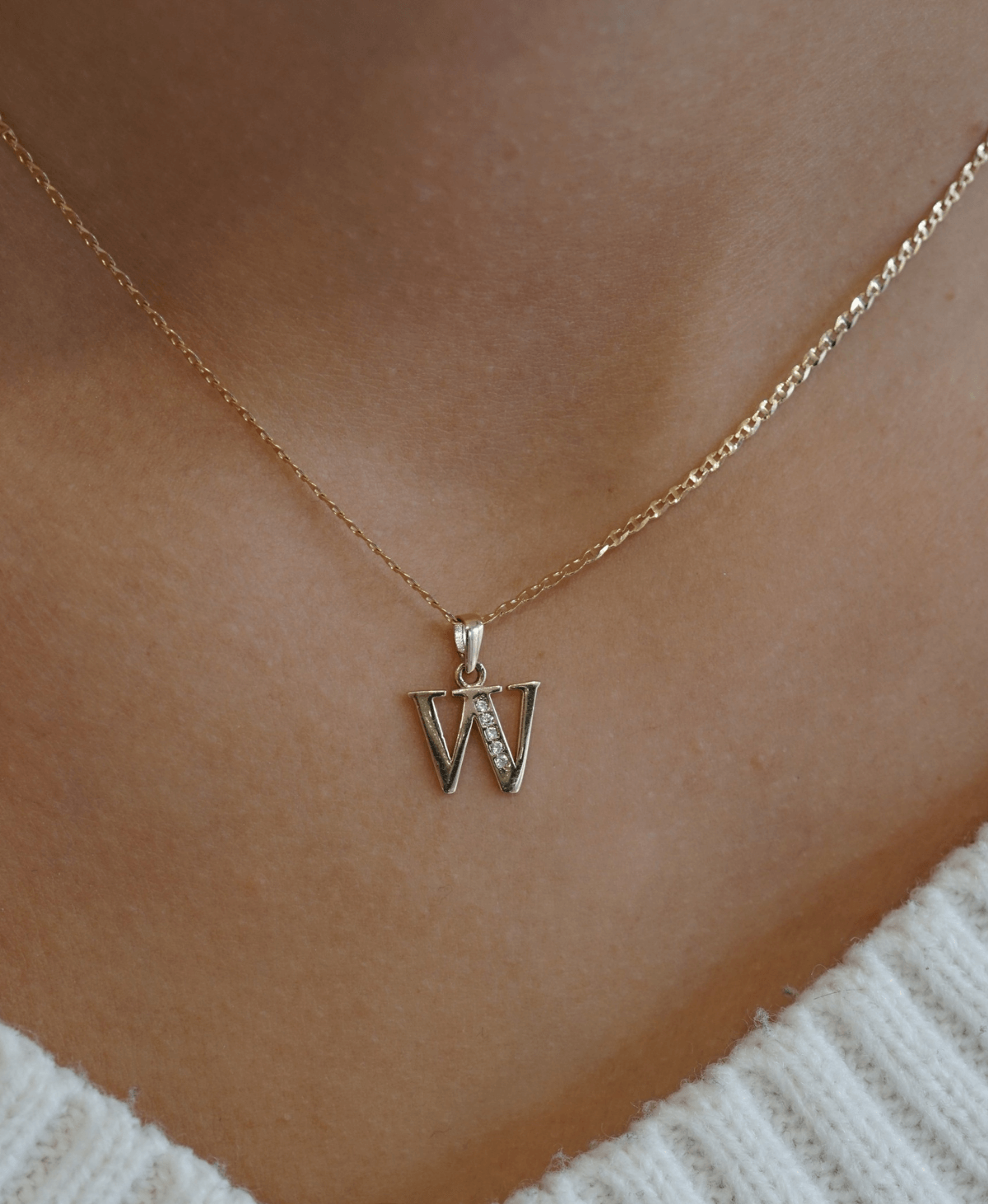 Złota zawieszka literka W pr. 585